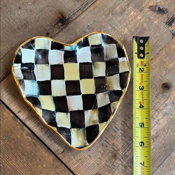 Mackenzie-Child's Courtly Check Fluted Heart Plate. Gilded edge. - Picture 2 of 3